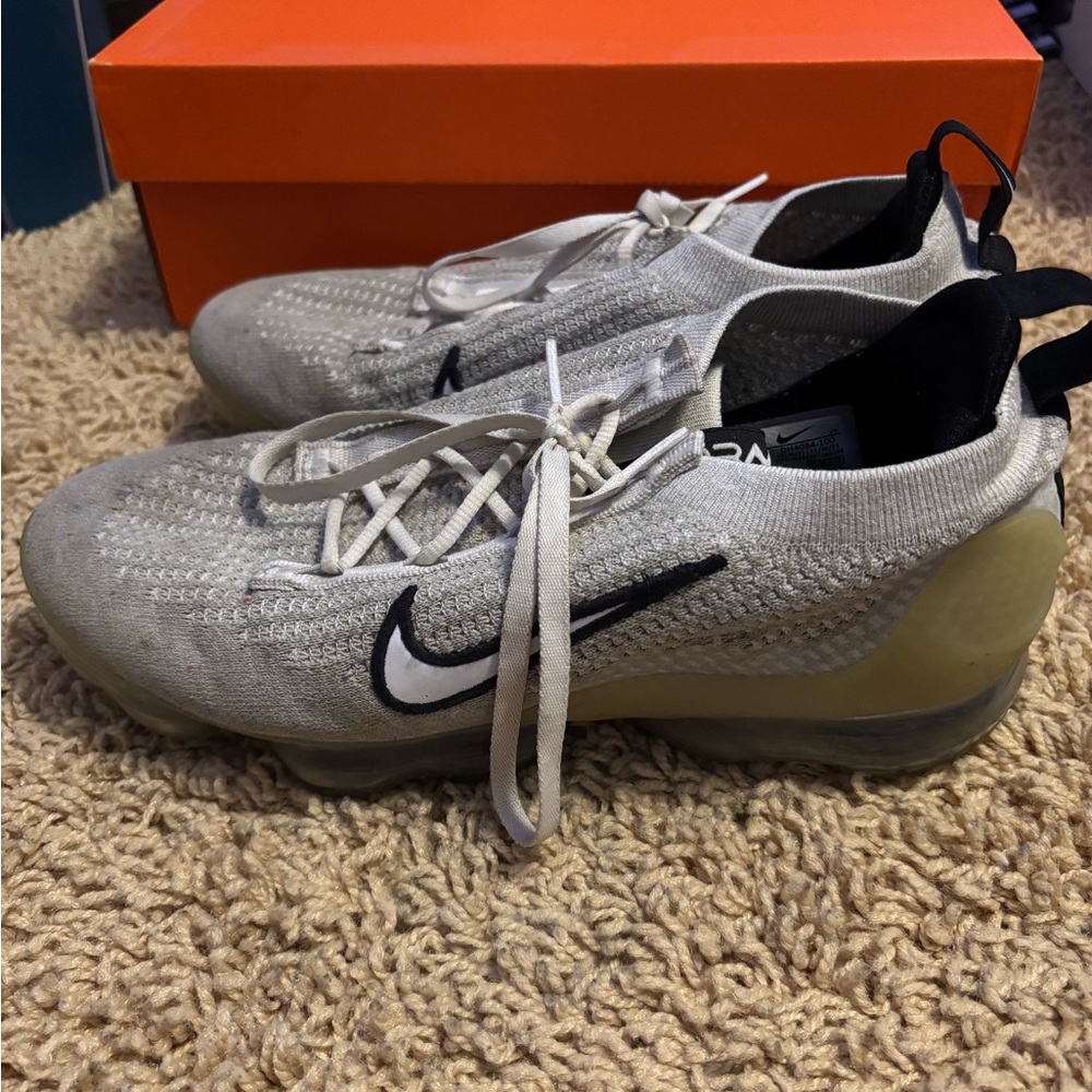 Men’s 2021 Air VaporMax size 8.5